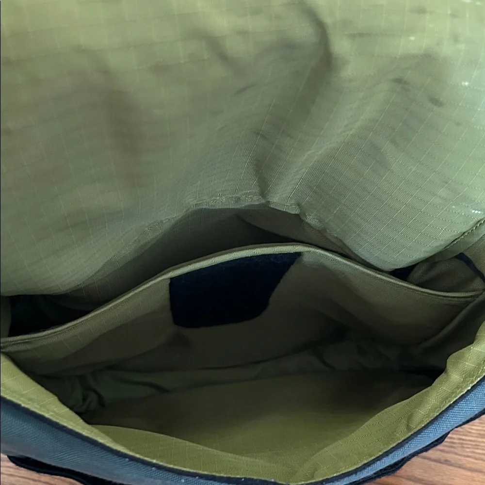Crumpler bag large